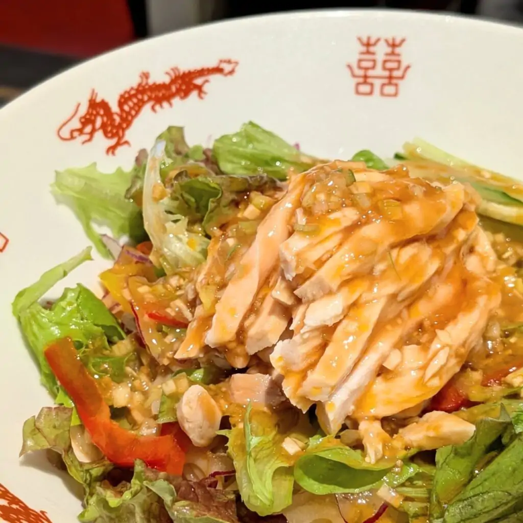平日火曜〜金曜日 12時〜13時半L.O定番の担担麺のほかに…期間限定 バンバンヂー冷麺 1,500円(税込)やってます。